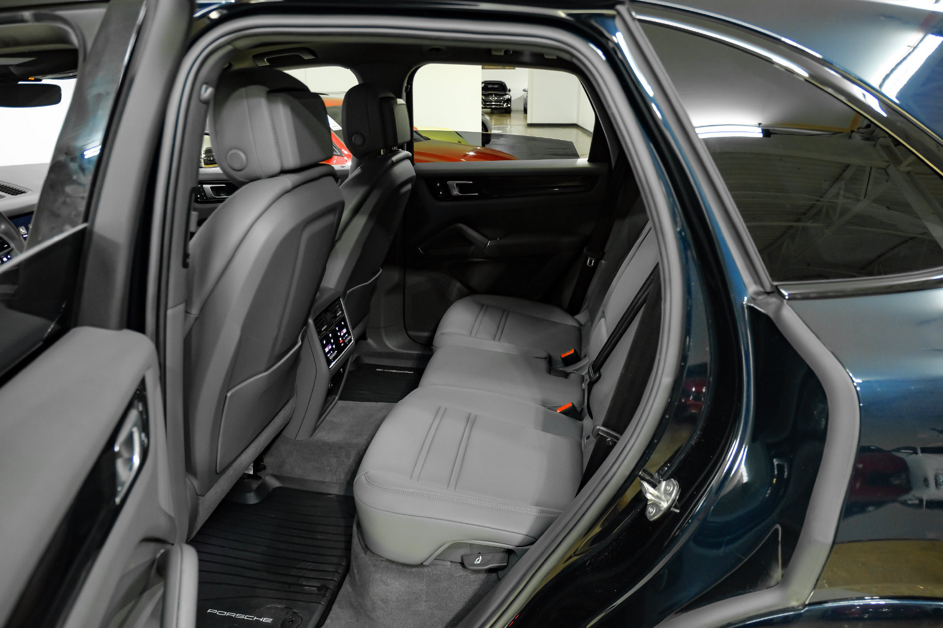 Used 2023 Porsche Cayenne AWD/4WD image 45