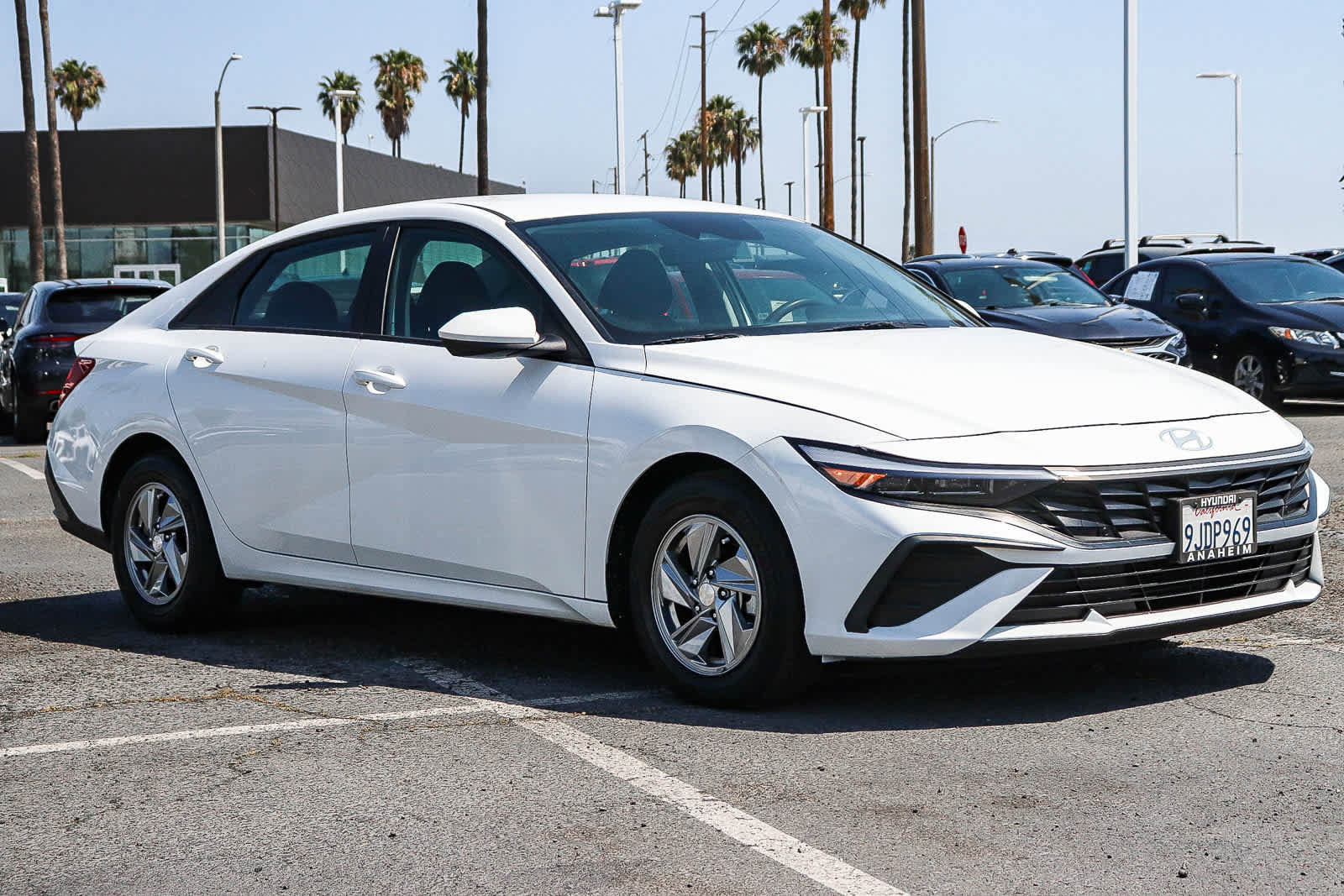 Used 2024 Hyundai Elantra SE FWD image 3