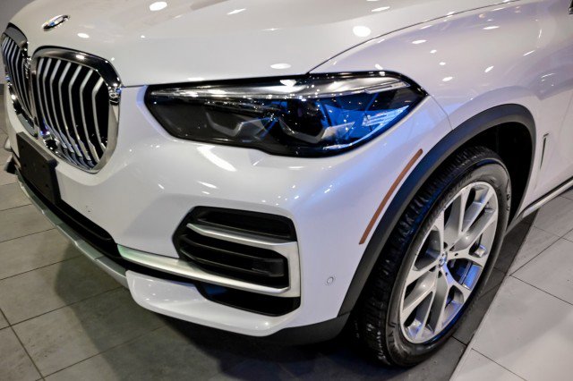 Used 2022 BMW X5 xDrive40i w/ Premium Package AWD/4WD image 9