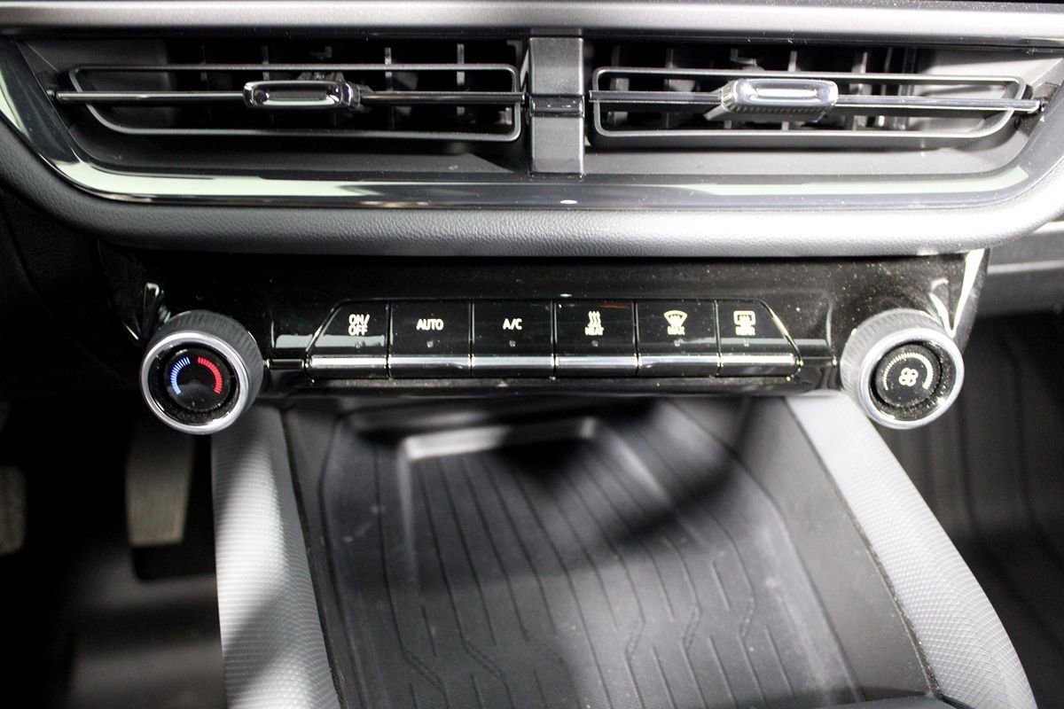Used 2024 Chevrolet Equinox EV RS FWD image 23