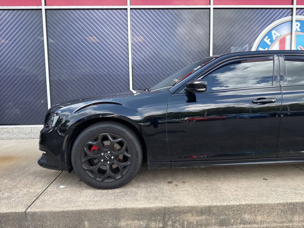 Used 2018 Chrysler 300 S w/ 300S Premium Group image 12