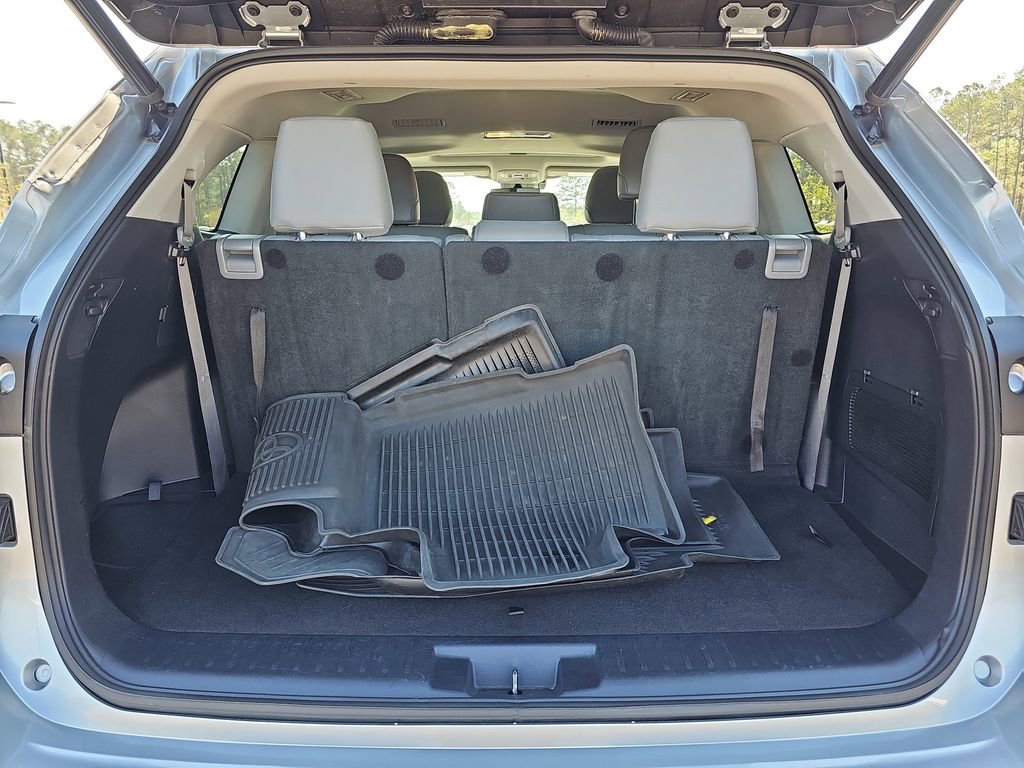 Used 2020 Toyota Highlander XLE image 16