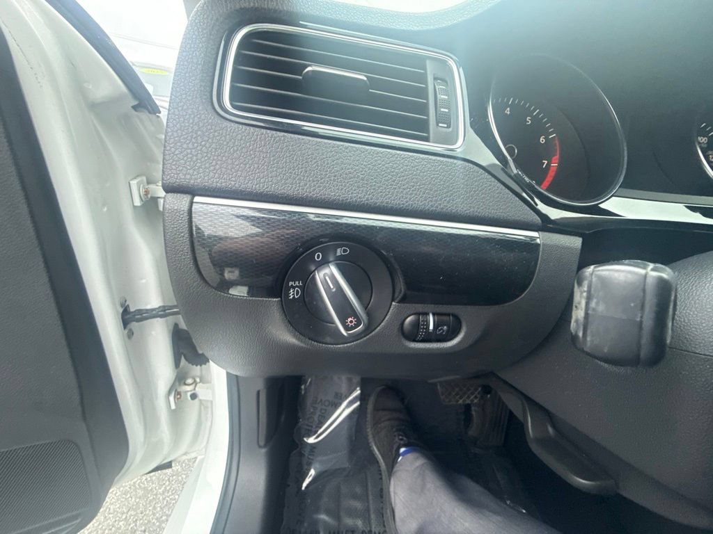 Used 2018 Volkswagen Jetta Sport FWD image 17