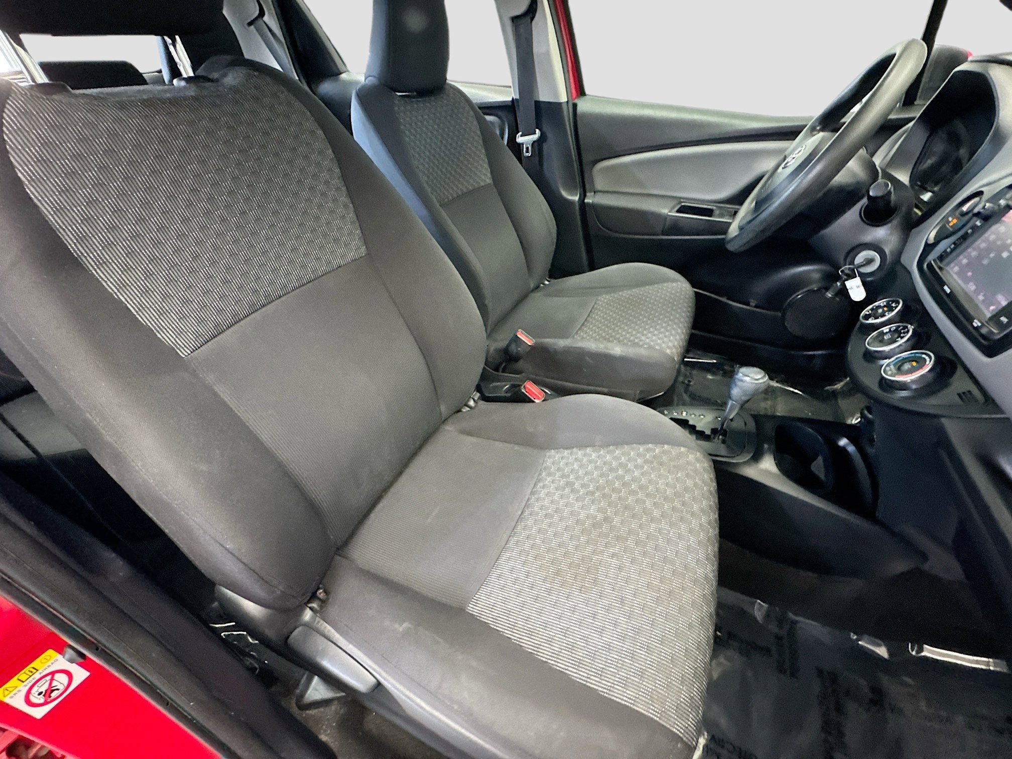 Used 2015 Toyota Yaris L image 15