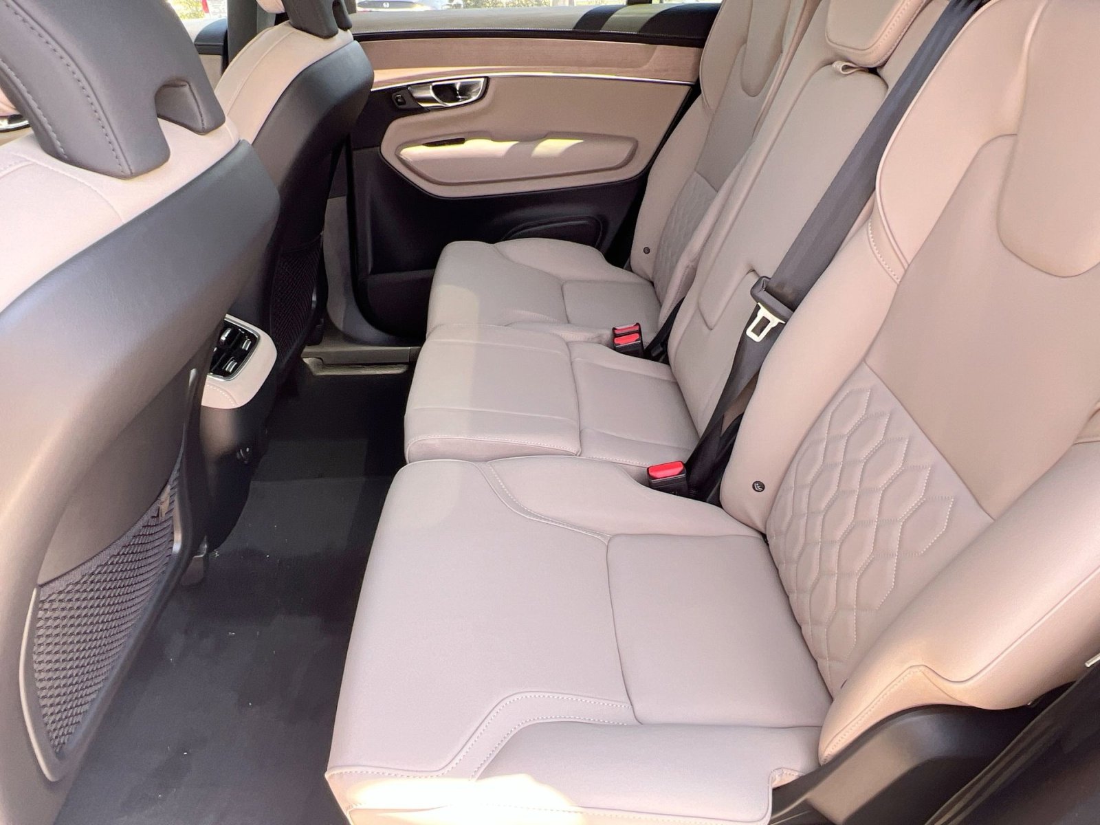 New 2026 Volvo XC90 B6 Plus w/ Protection Package Premier image 11
