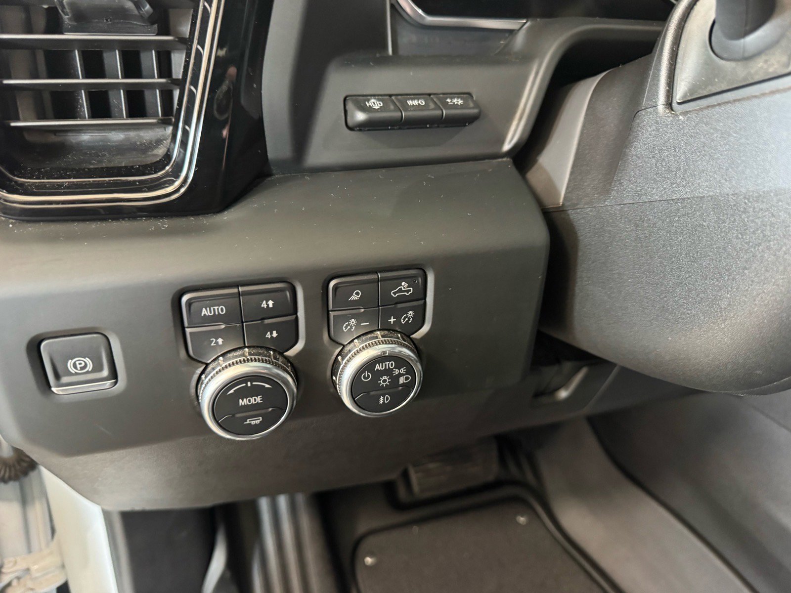 Used 2024 GMC Sierra 2500 AT4 w/ AT4 Premium Plus Package image 19