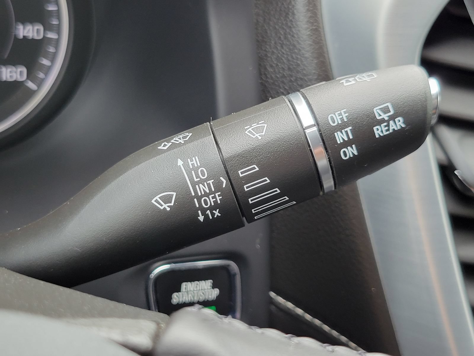 Used 2020 GMC Acadia SLT w/ Trailering Package FWD image 19