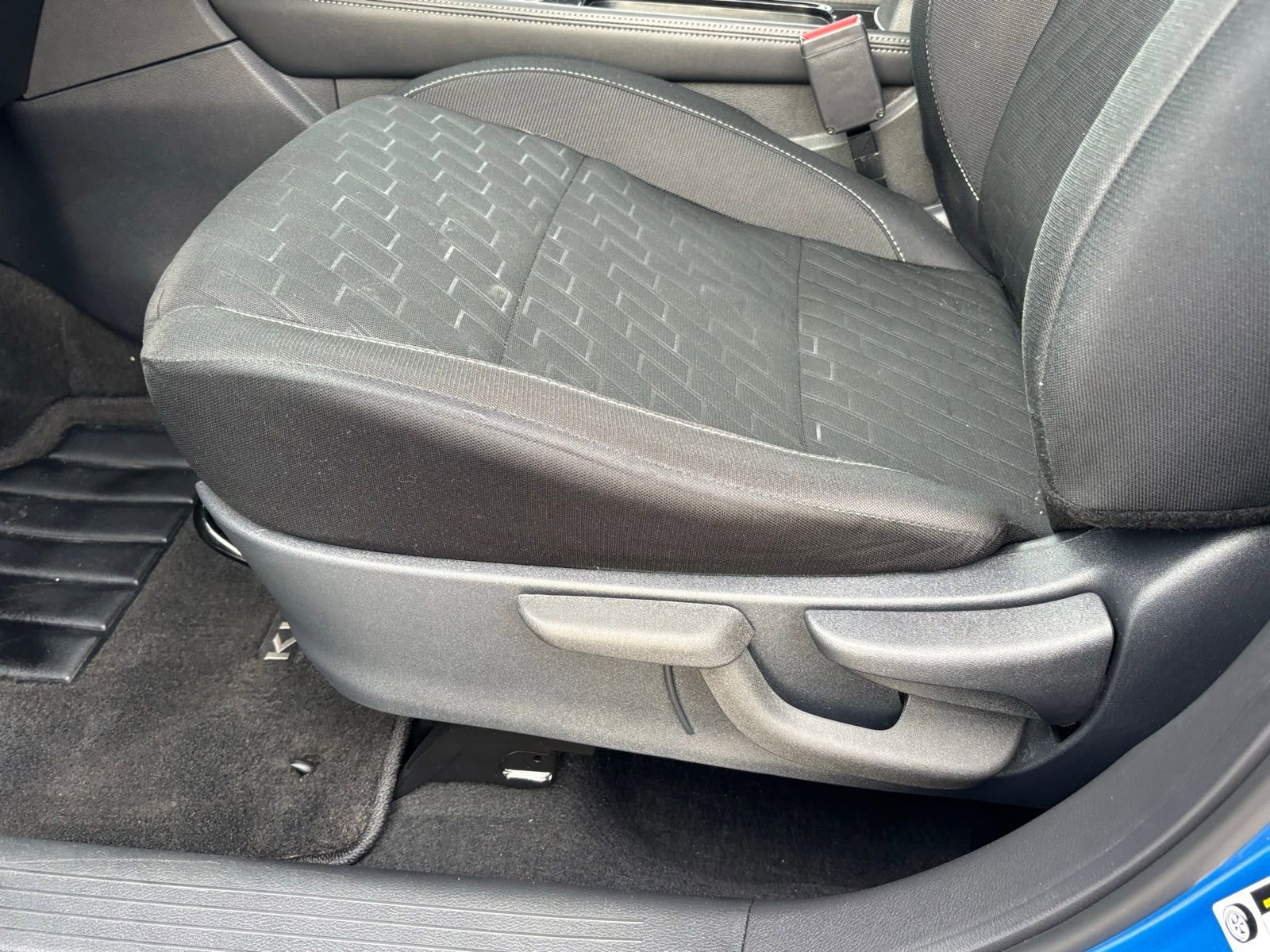 Used 2024 Nissan Kicks SV image 14