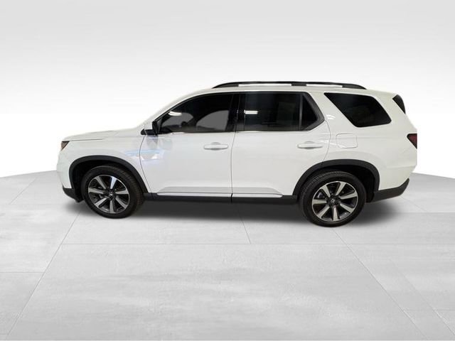 Used 2024 Honda Pilot Touring image 3