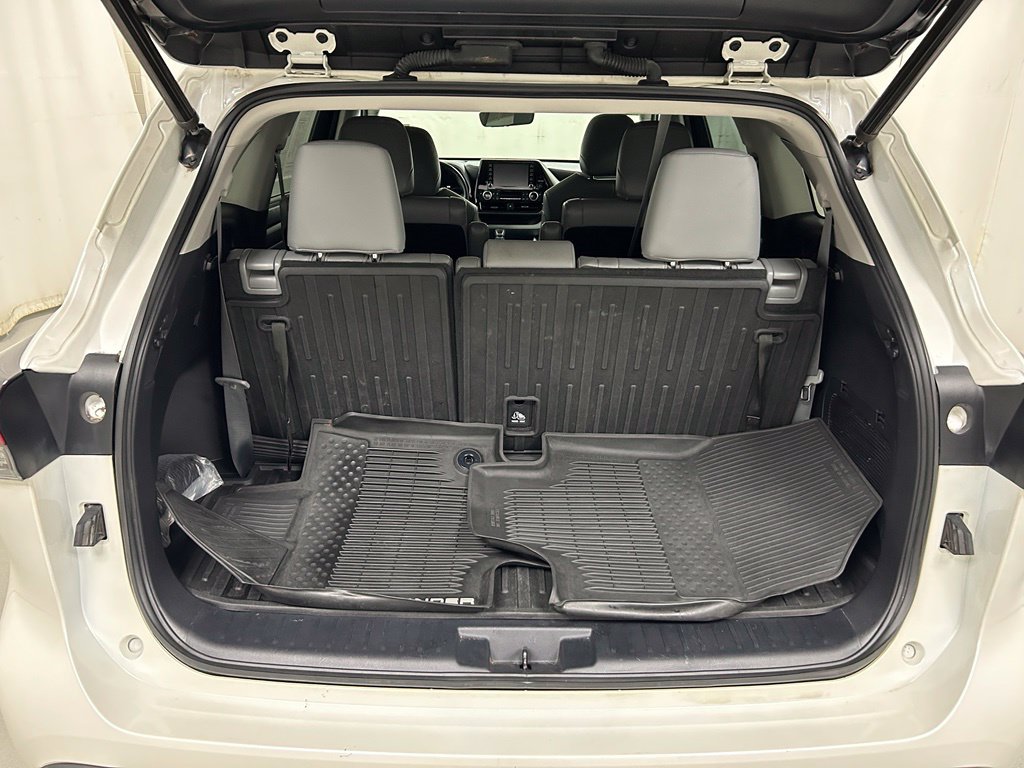 Certified 2021 Toyota Highlander XLE AWD/4WD image 11
