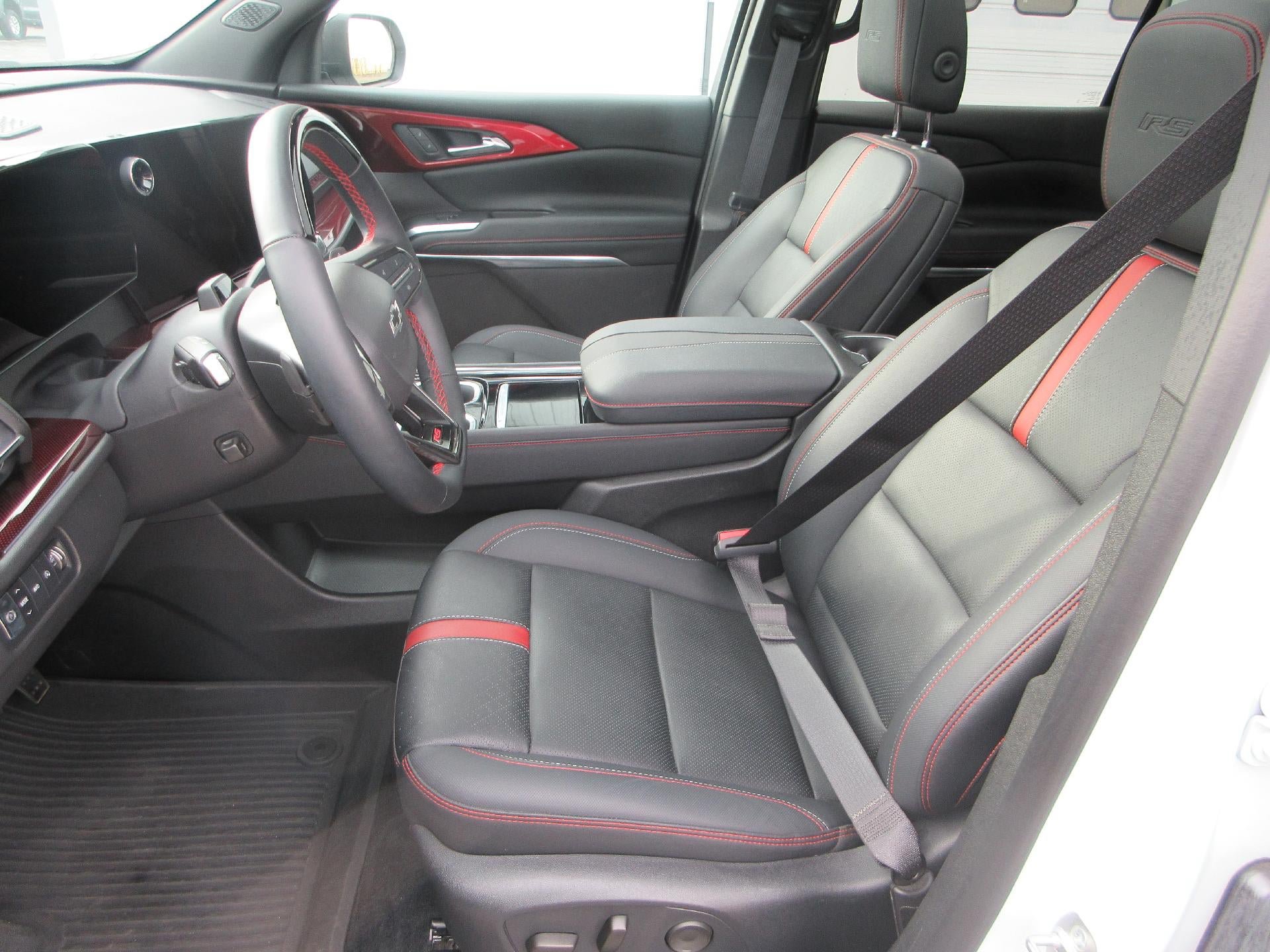 Certified 2024 Chevrolet Traverse RS w/ LPO, Floor Liner Package AWD/4WD image 9