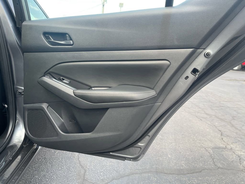 Used 2023 Nissan Altima 2.5 SV AWD/4WD image 12