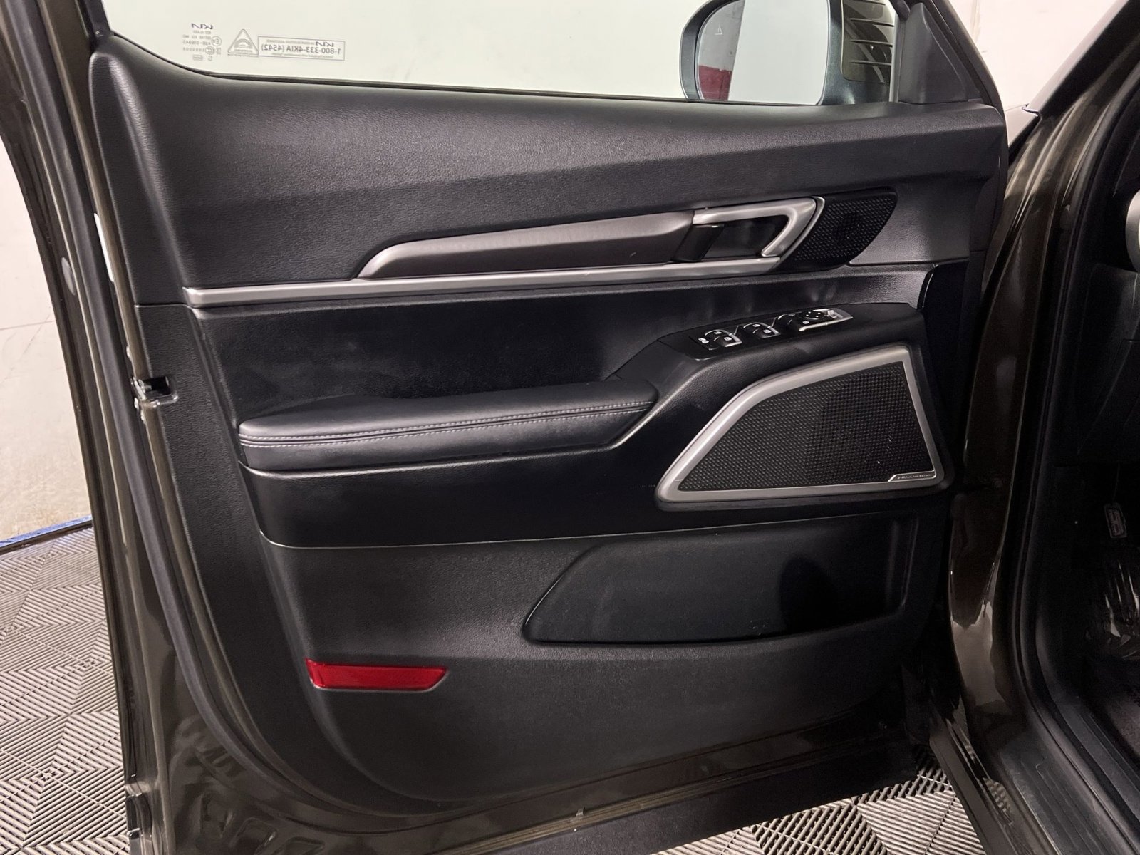 Used 2023 Kia Telluride S AWD/4WD image 14