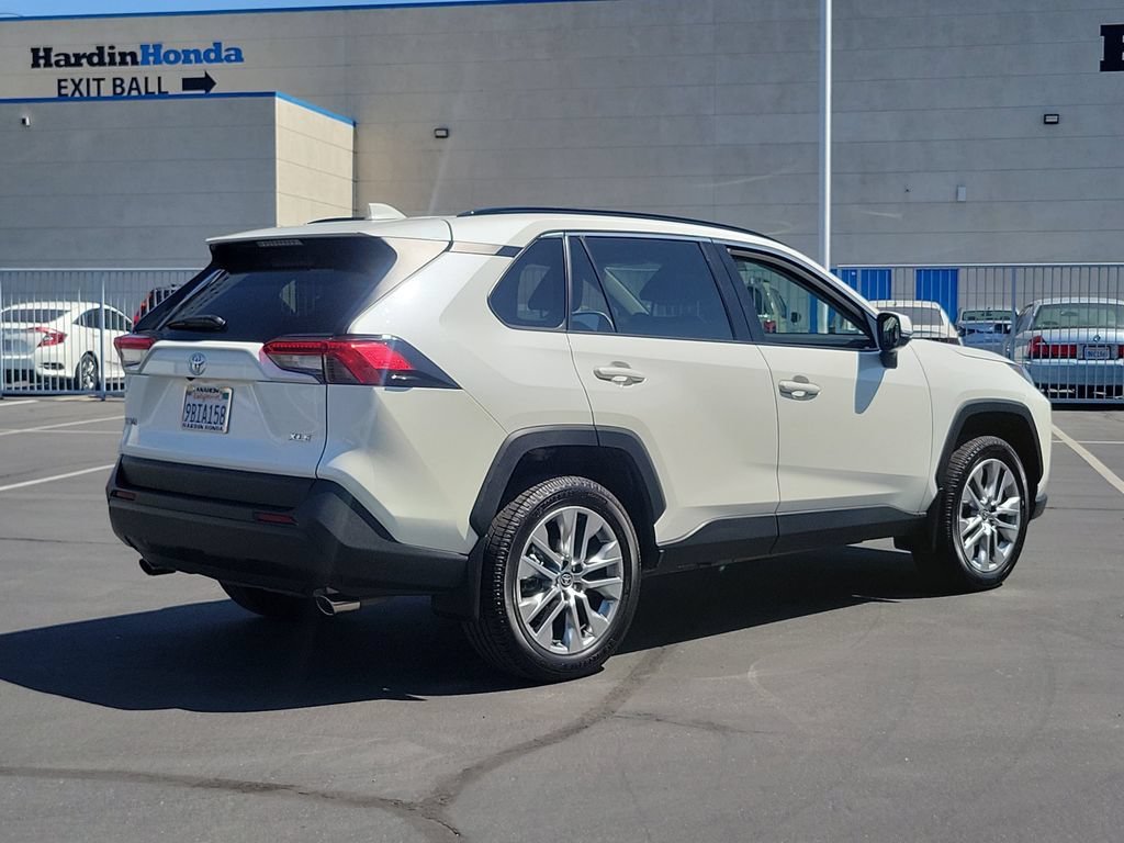 Used 2022 Toyota RAV4 XLE Premium FWD image 5