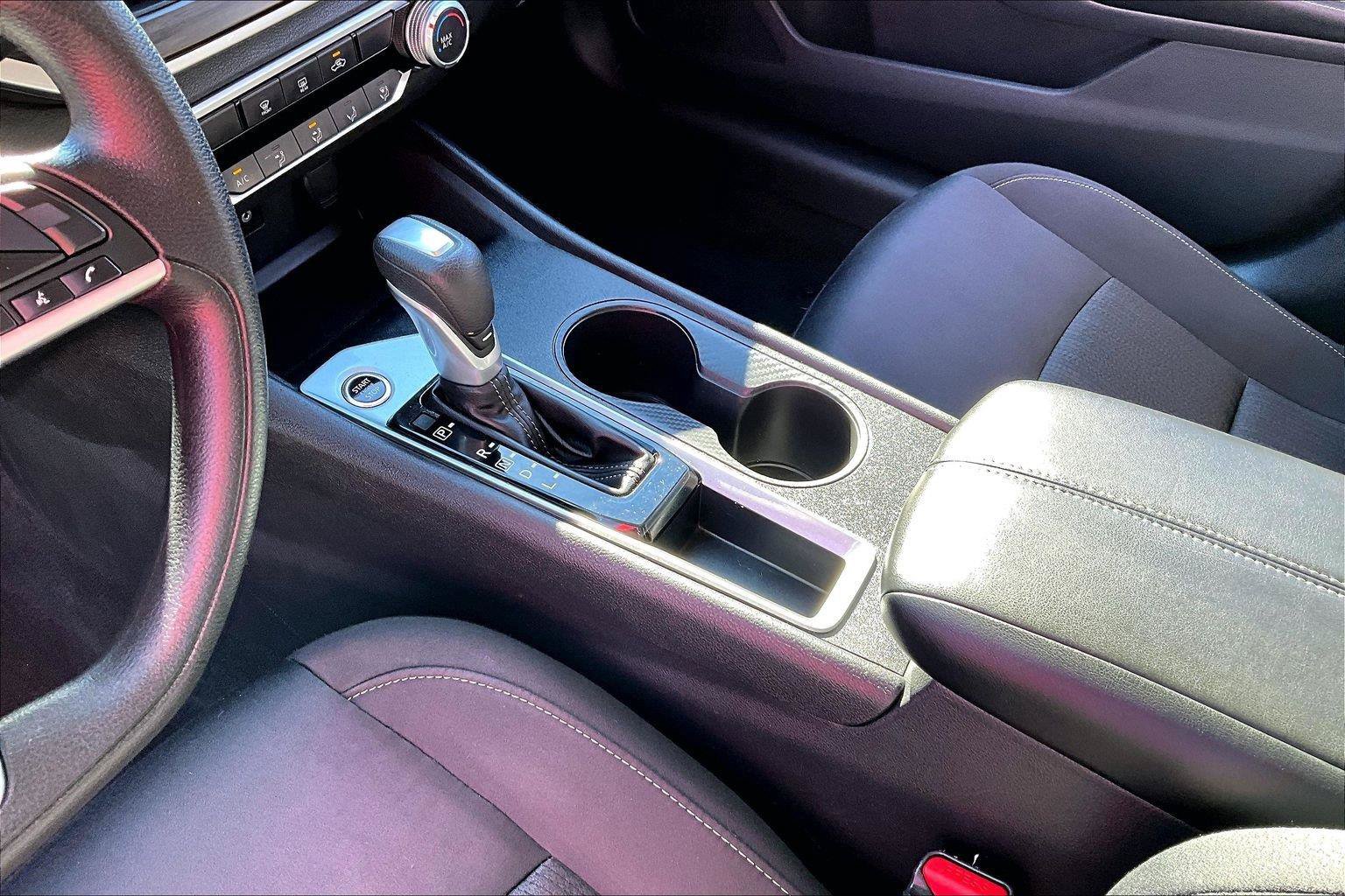 Used 2025 Nissan Altima 2.5 SV FWD image 18