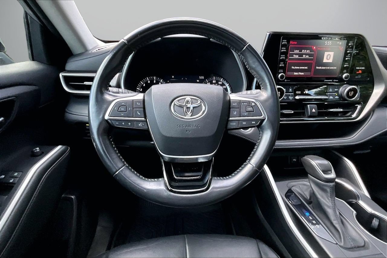 Used 2021 Toyota Highlander XLE FWD image 11