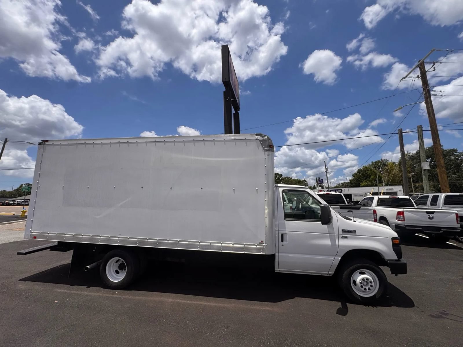 Used 2014 Ford E-350 and Econoline 350 Super Duty RWD image 5
