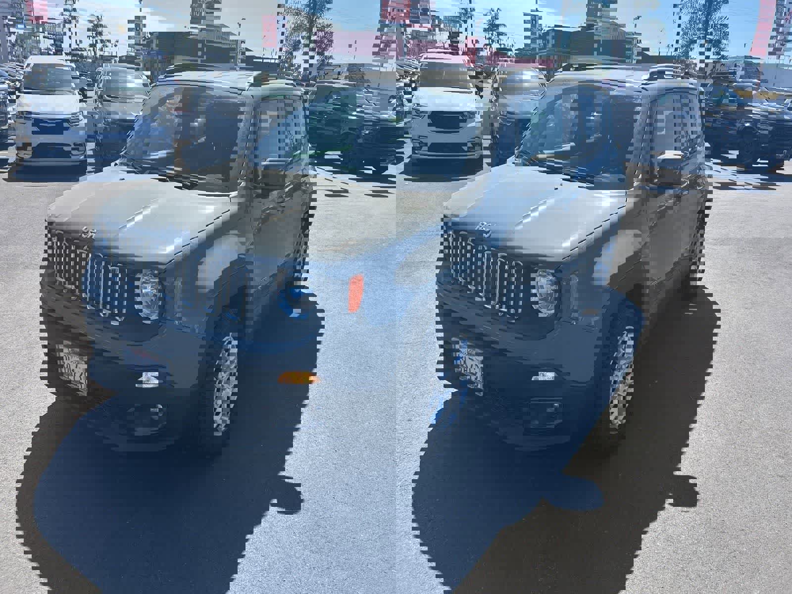 Used 2018 Jeep Renegade Latitude image 2