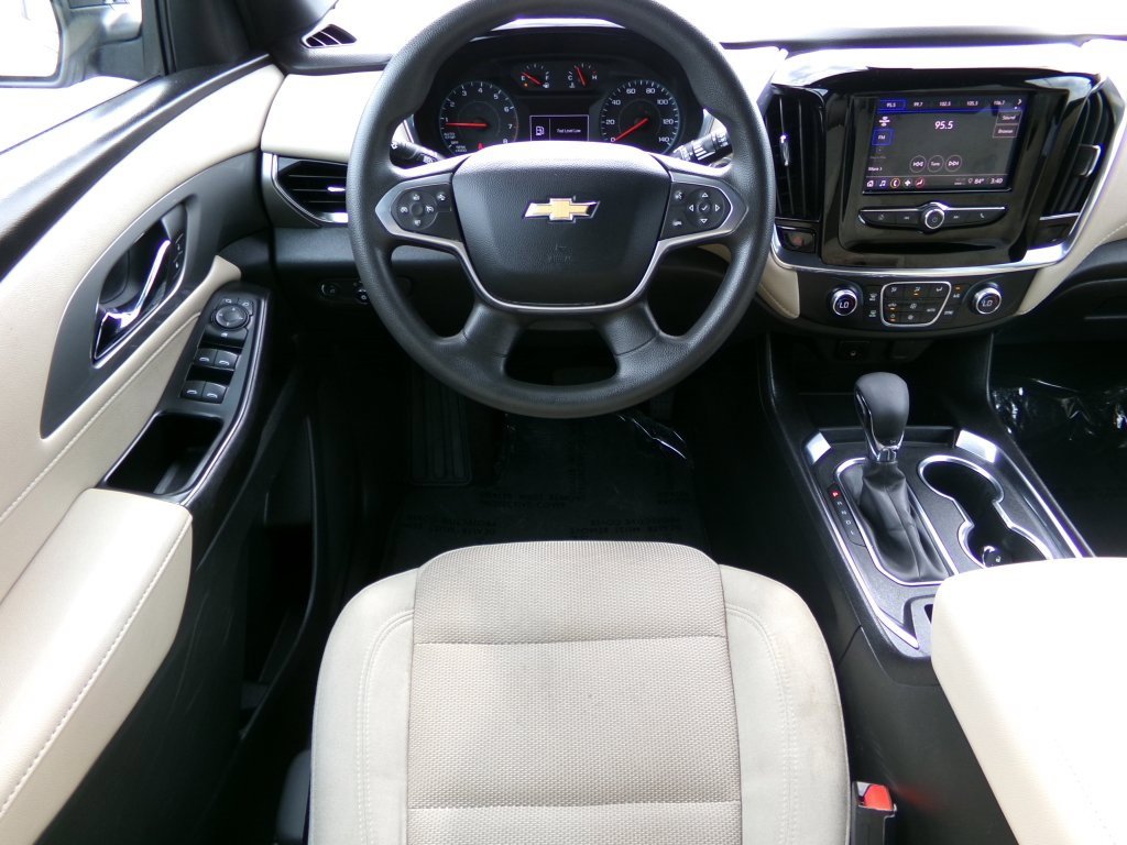 Used 2023 Chevrolet Traverse LS image 5