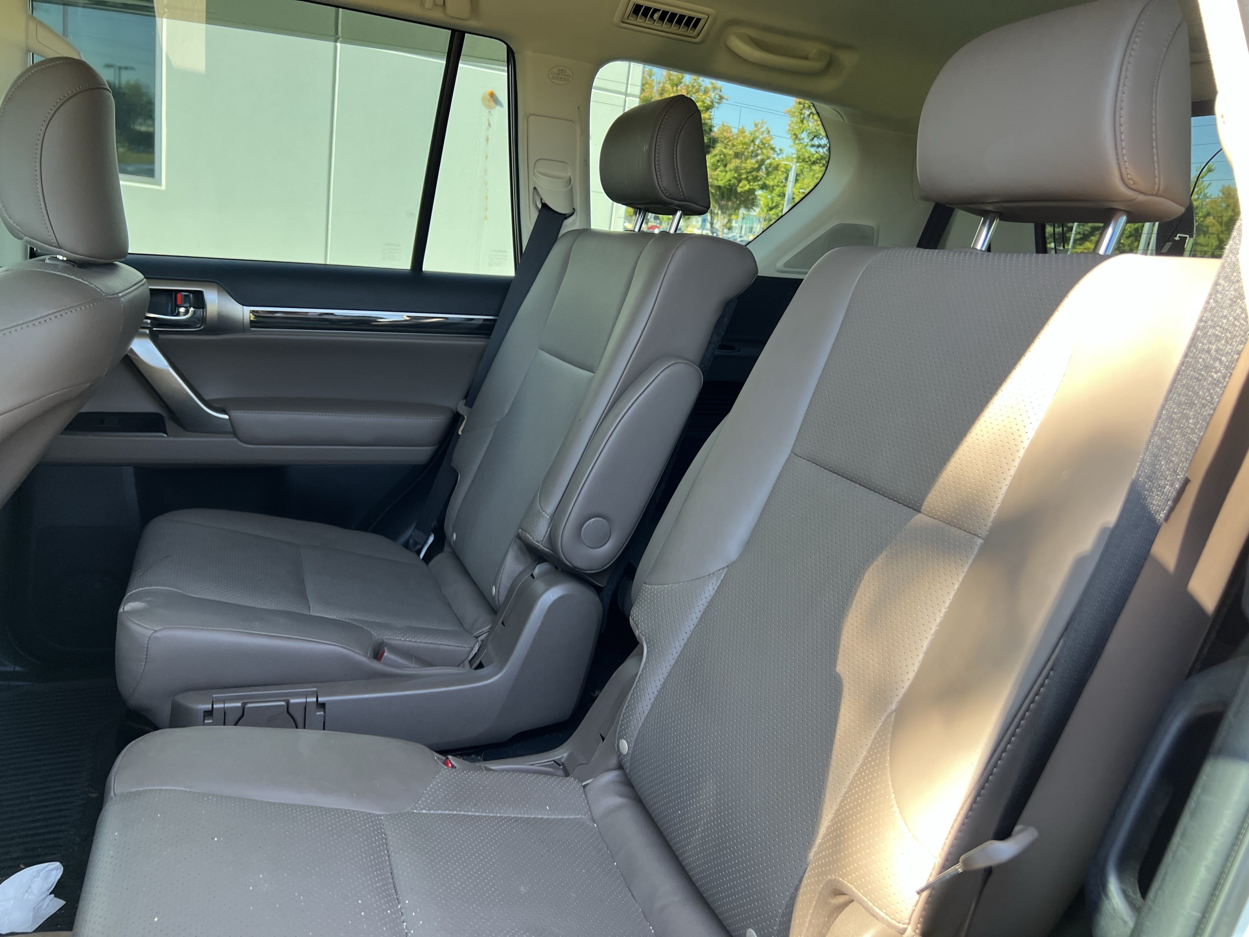 Used 2023 Lexus GX 460 Luxury w/ Sport Design Package AWD/4WD image 33