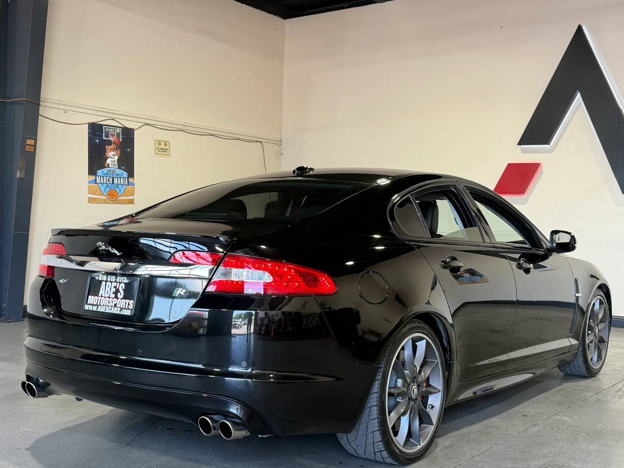 Used 2011 Jaguar XF R RWD image 4