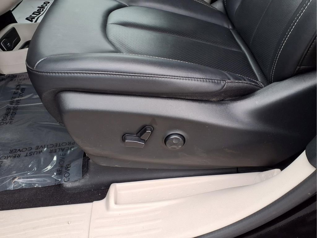 Used 2024 Chrysler Pacifica Limited FWD image 23