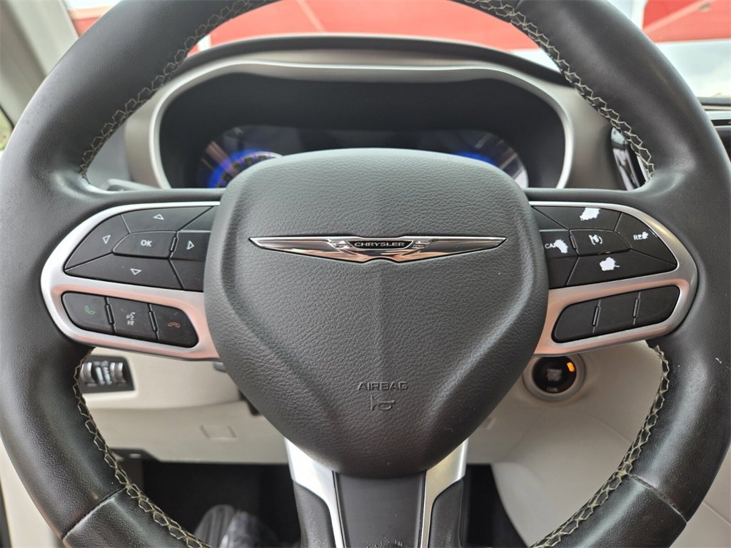 Used 2022 Chrysler Voyager LX image 29