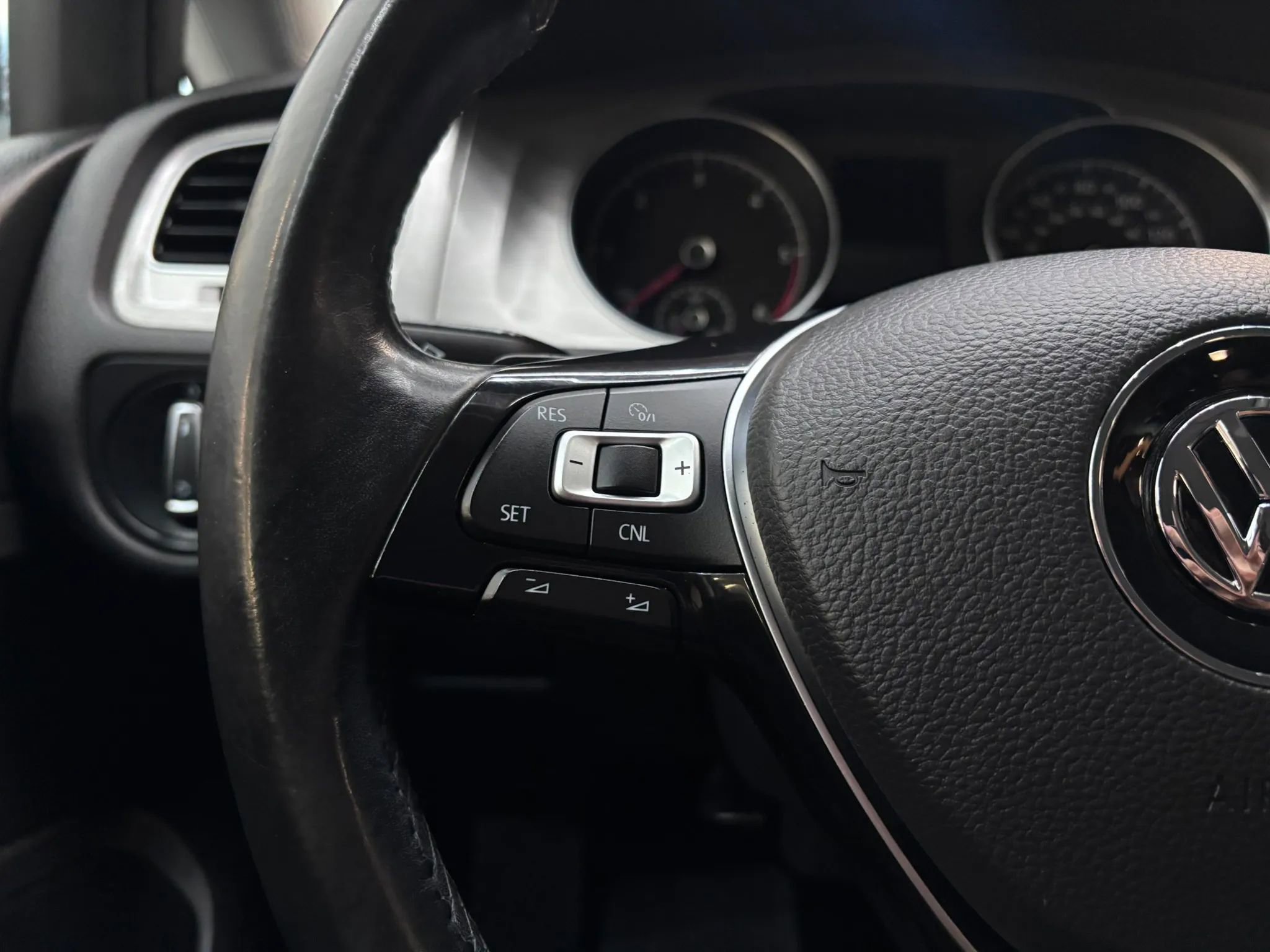 Used 2015 Volkswagen Golf TDI S FWD image 14