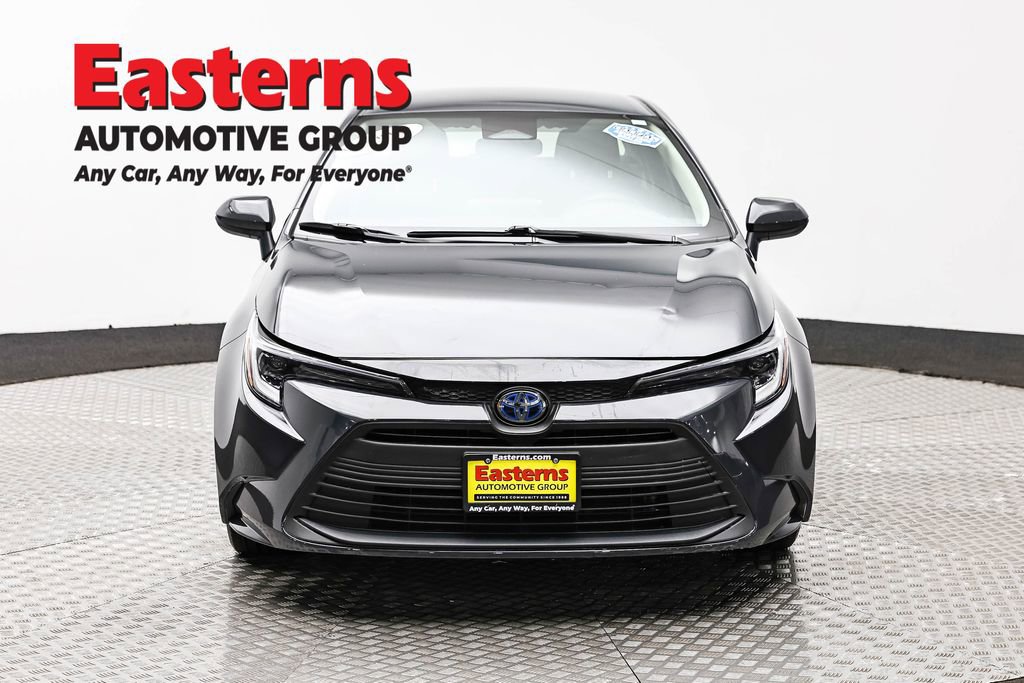 Used 2023 Toyota Corolla LE FWD image 2