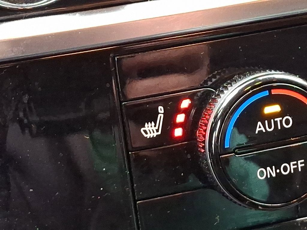 Used 2023 Nissan Pathfinder SL w/ Black Appearance Package image 28