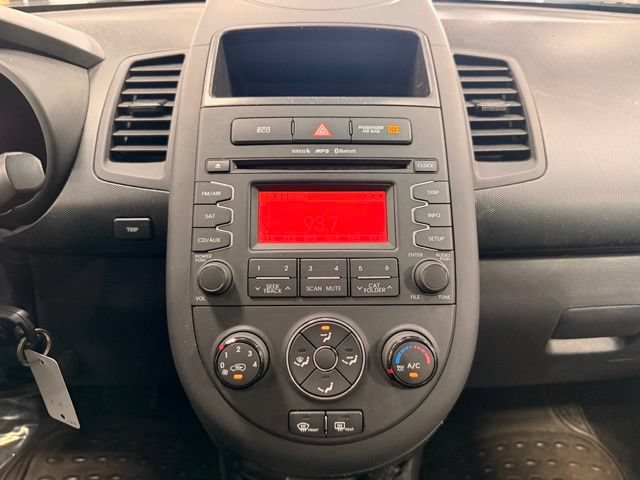 Used 2013 Kia Soul FWD image 23