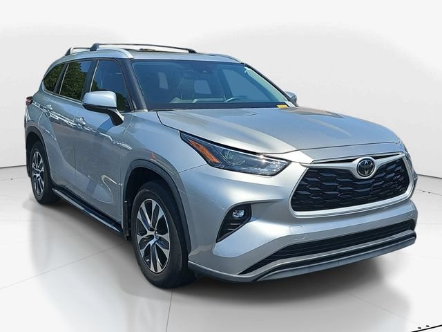 Used 2023 Toyota Highlander XLE FWD image 1