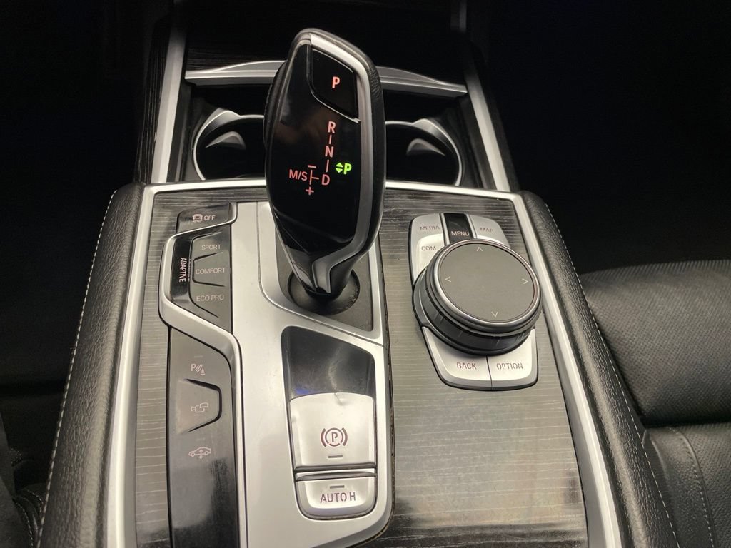 Used 2021 BMW 740i w/ M Sport Package RWD image 16