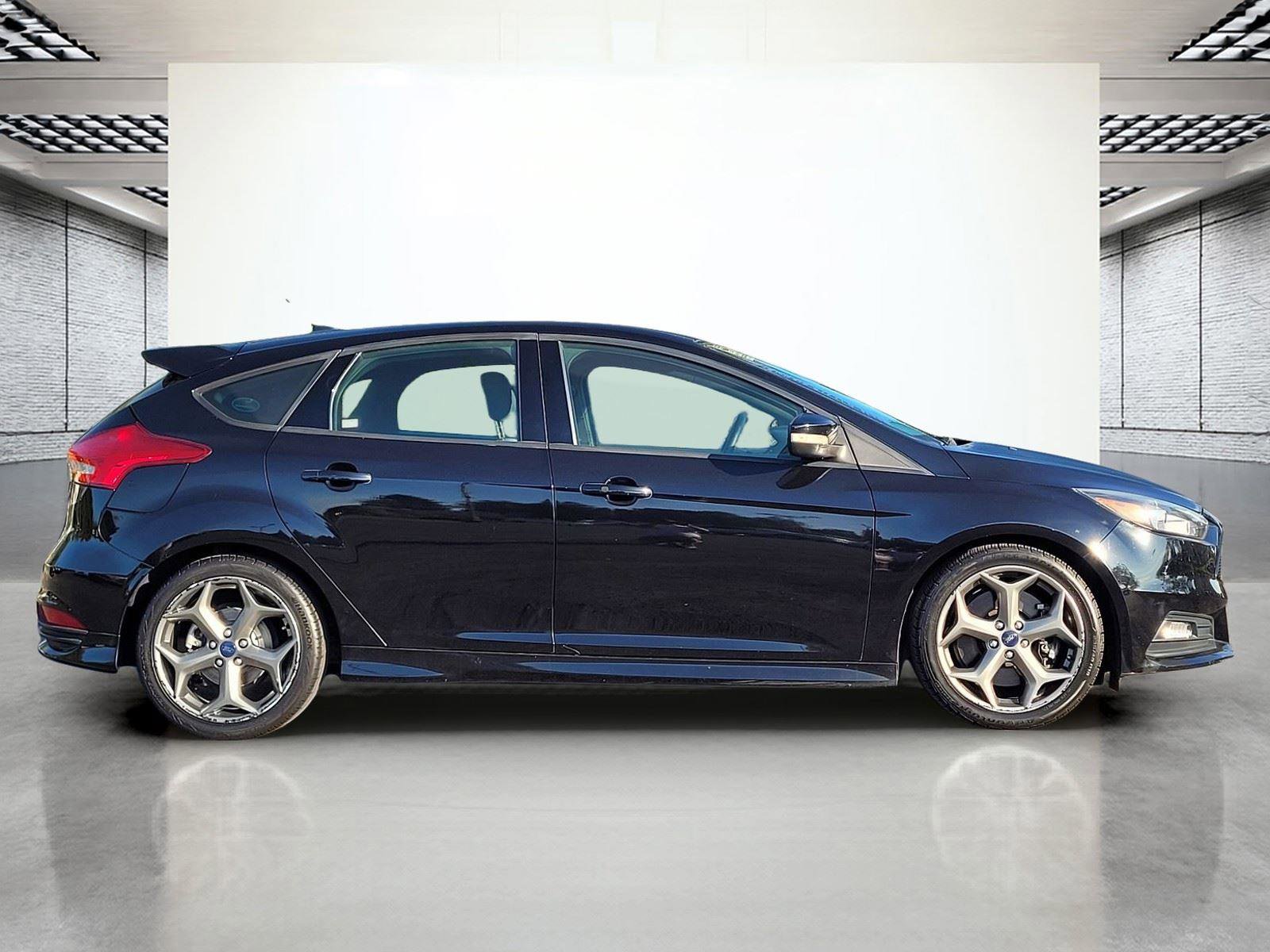 Used 2018 Ford Focus ST image 5