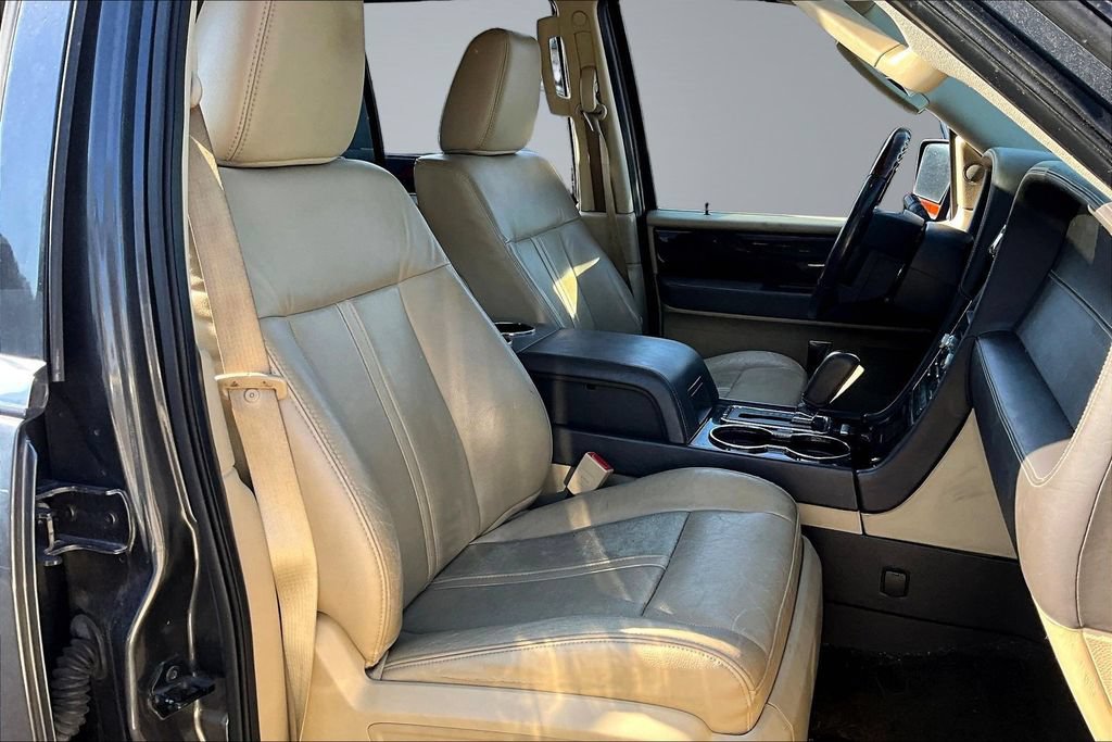 Used 2015 Lincoln Navigator 4WD w/ Equipment Group 101A Reserve image 25