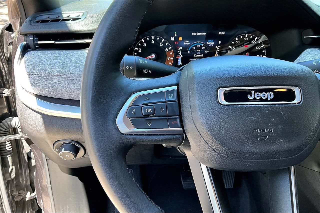 Used 2023 Jeep Compass Latitude AWD/4WD image 10