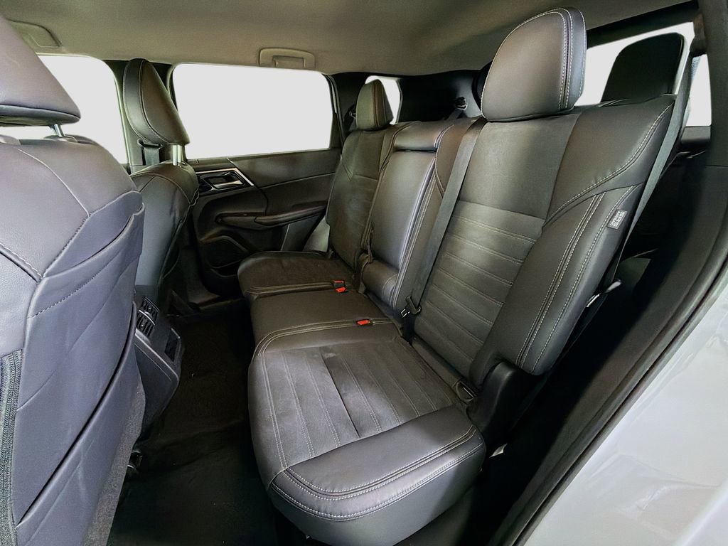 Used 2023 Mitsubishi Outlander SE image 25