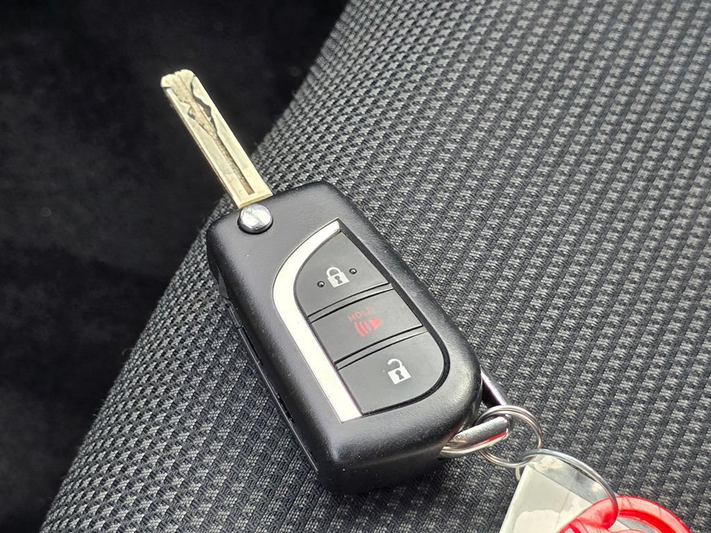 Certified 2024 Toyota RAV4 LE AWD/4WD image 32