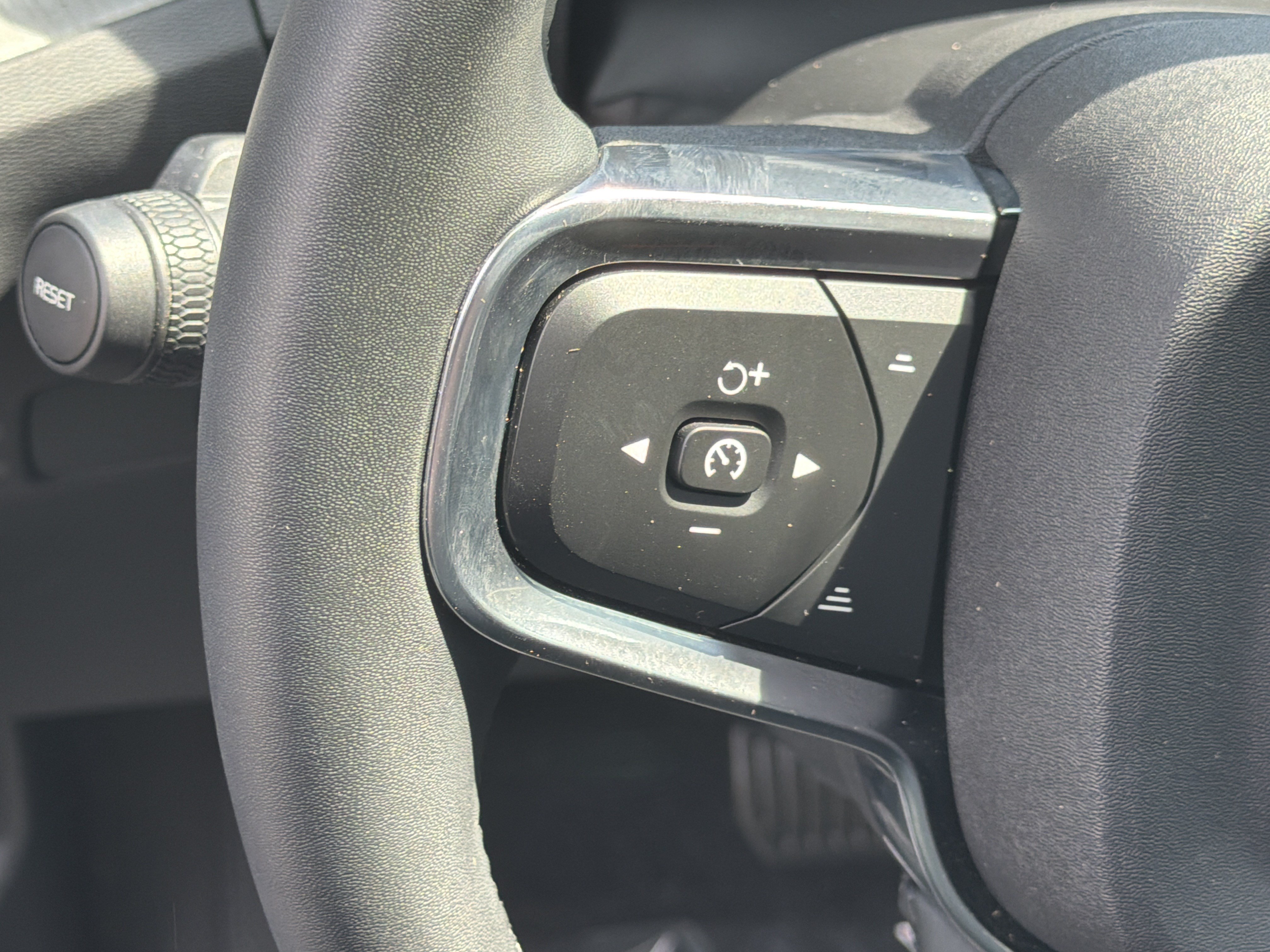Certified 2023 Volvo XC40 B4 Plus w/ Driver Assist Package FWD image 22