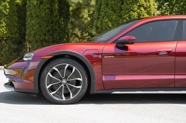 Used 2022 Porsche Taycan 4 Cross Turismo w/ Premium Package AWD/4WD image 10