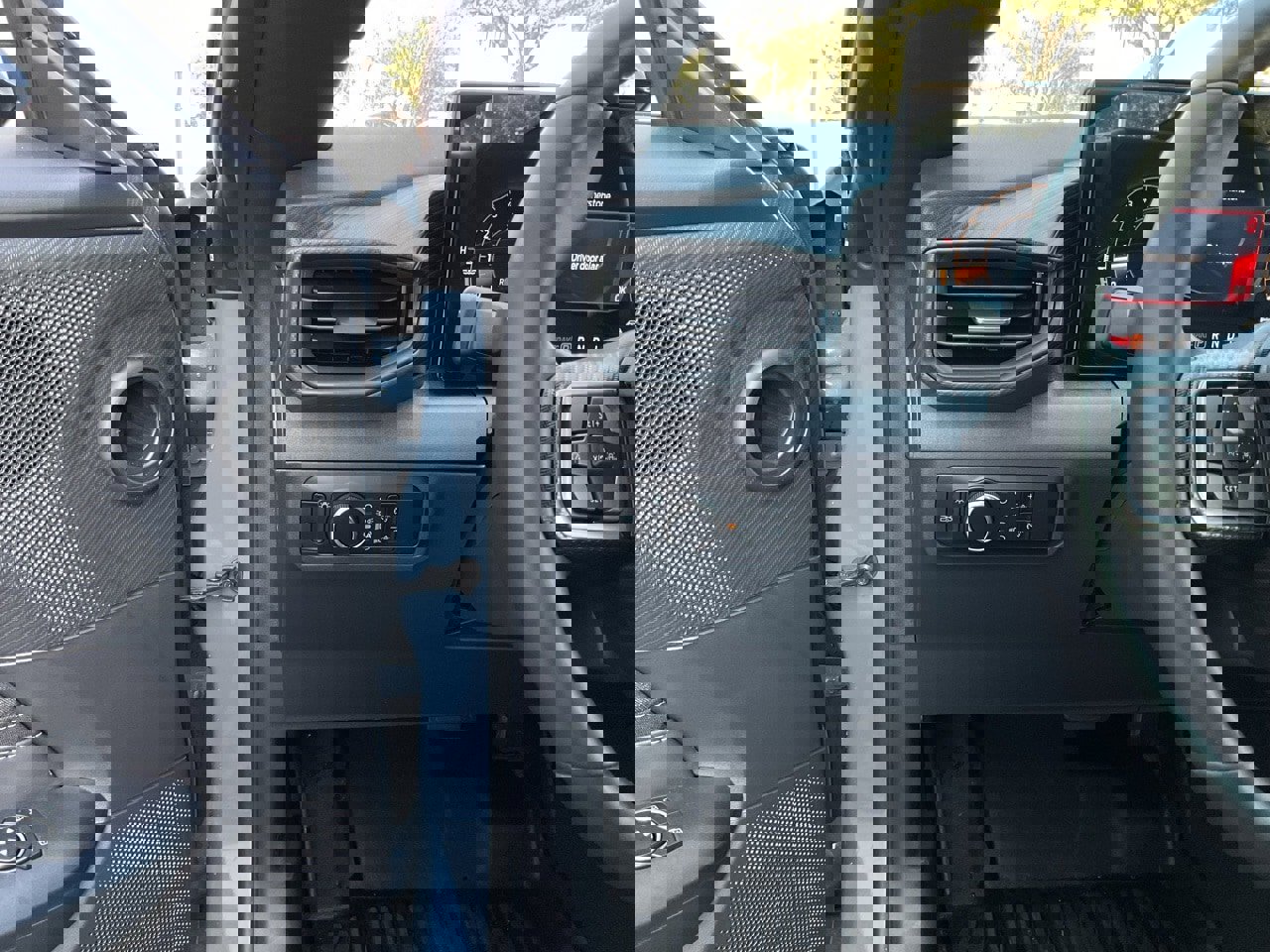 Used 2025 Ford Mustang Coupe image 24