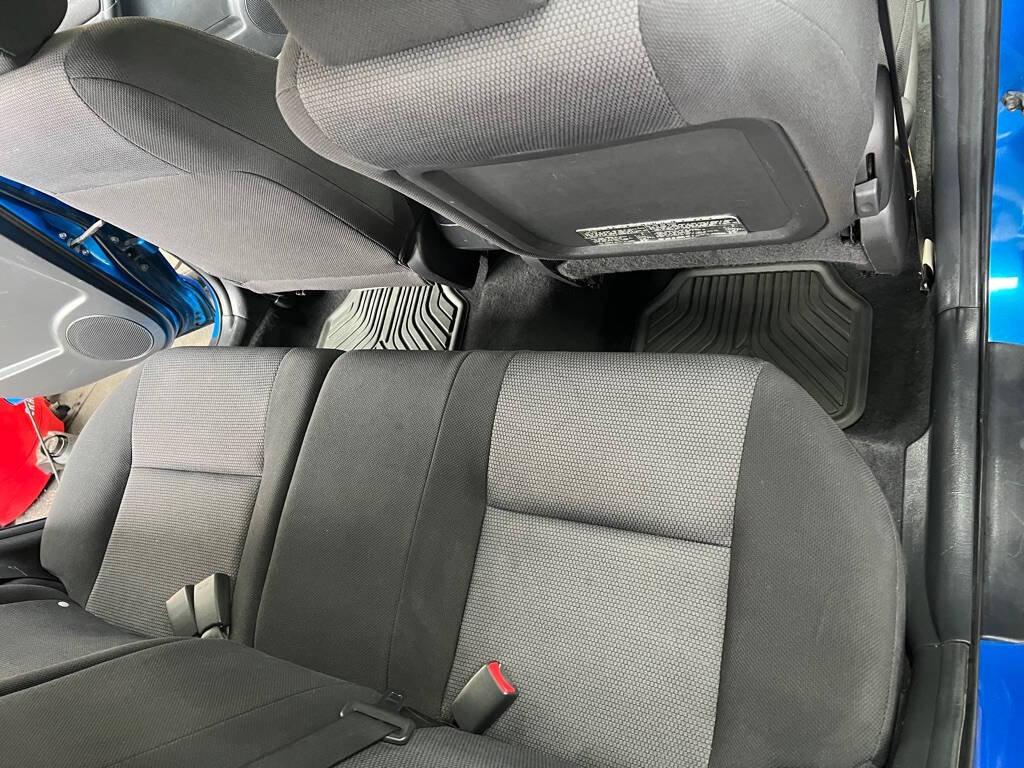 Used 2007 Pontiac Vibe w/ Preferred Package FWD image 28