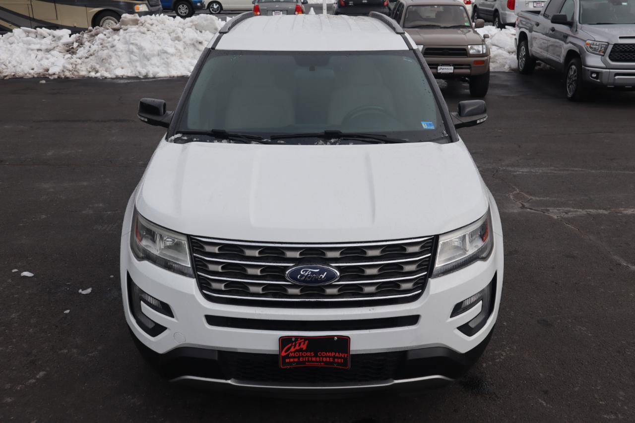 Used 2017 Ford Explorer XLT image 4