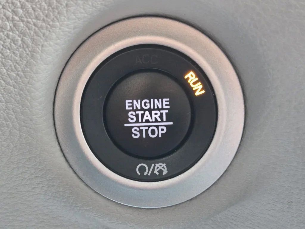 Used 2024 Chrysler Pacifica Select FWD image 18