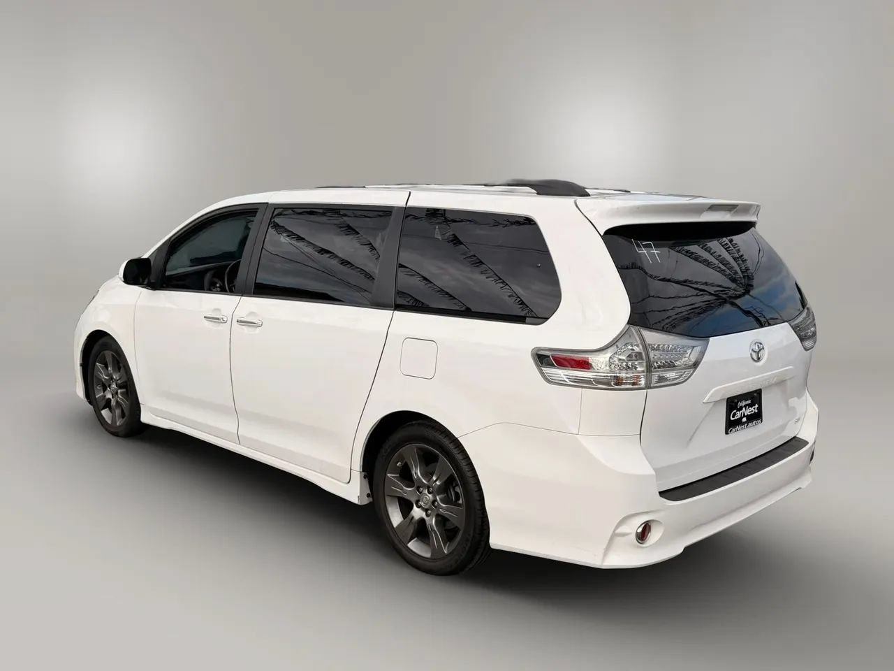 Used 2015 Toyota Sienna SE w/ SE Preferred Package FWD image 11