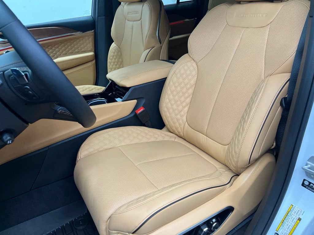New 2027 Jeep Grand Cherokee Summit w/ Adv Protech Group IV AWD/4WD image 8