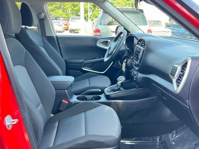 Certified 2025 Kia Soul LX w/ LX Technology Package FWD image 14
