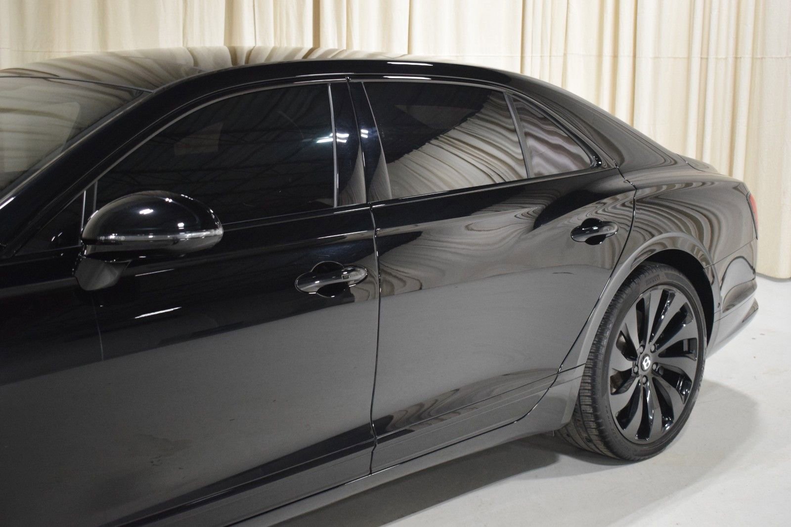 Certified 2023 Bentley Flying Spur Azure image 8