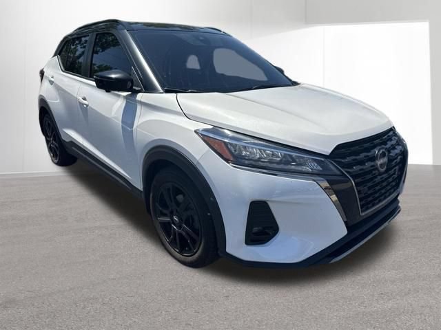 Used 2024 Nissan Kicks SR w/ SR Premium Package FWD image 7