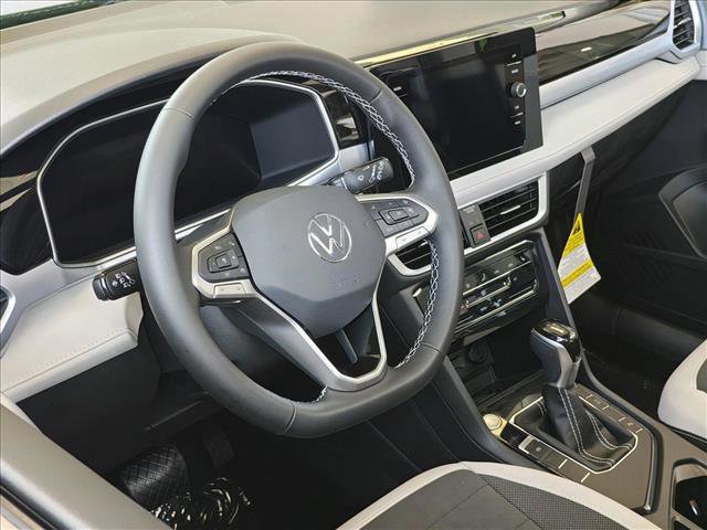New 2025 Volkswagen Taos SE image 3